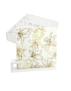 Candela piatta quadrata bloome giglius bianco 13x13cm con supporto con scatola | G3S