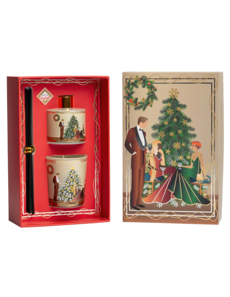 Cofanetto regalo natalizio verticale famiglia accanto all'albero su fondo avorio